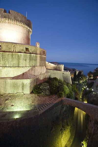 CROATIA, Dubrovnik. City walls at night