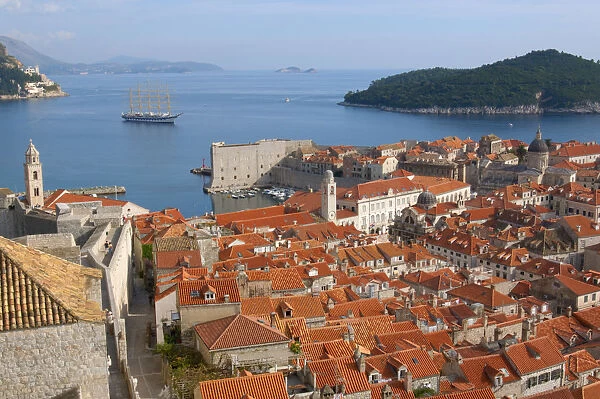 05. Croatia, Dubrovnik, view of Old Town from city wall