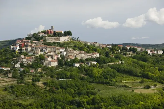Framed Print : CROATIA, Istria, MOTOVUN. Hill Town View
