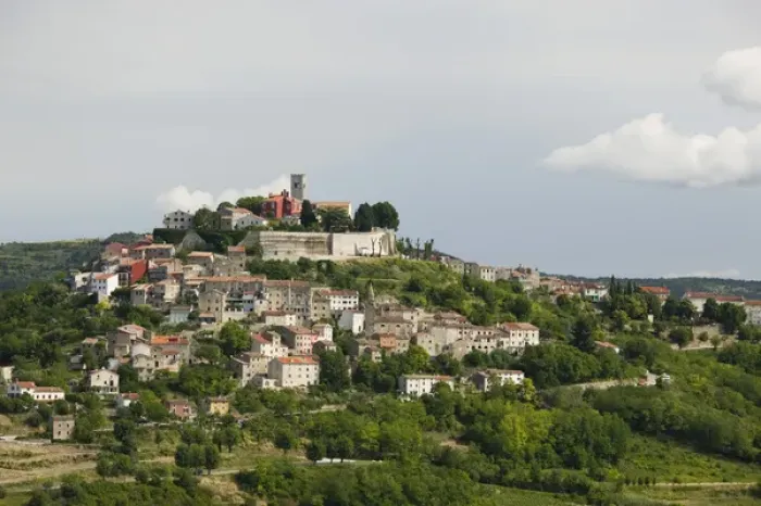 Framed Print : CROATIA, Istria, MOTOVUN. Hill Town View