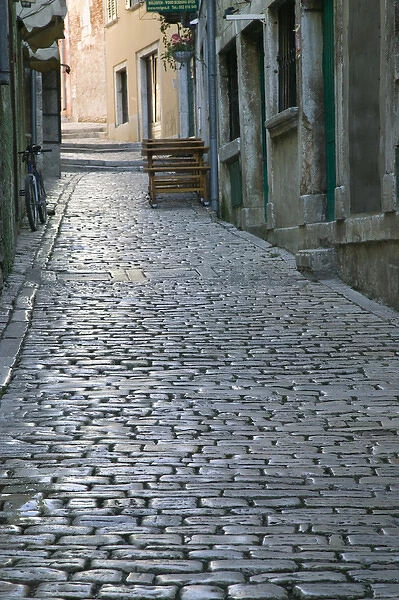 CROATIA, Istria, ROVINJ. ROVINJ old town cobbled street