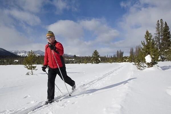 Cross country skiing on the Alturus Lake Trail in the Sawtooth National Recreation