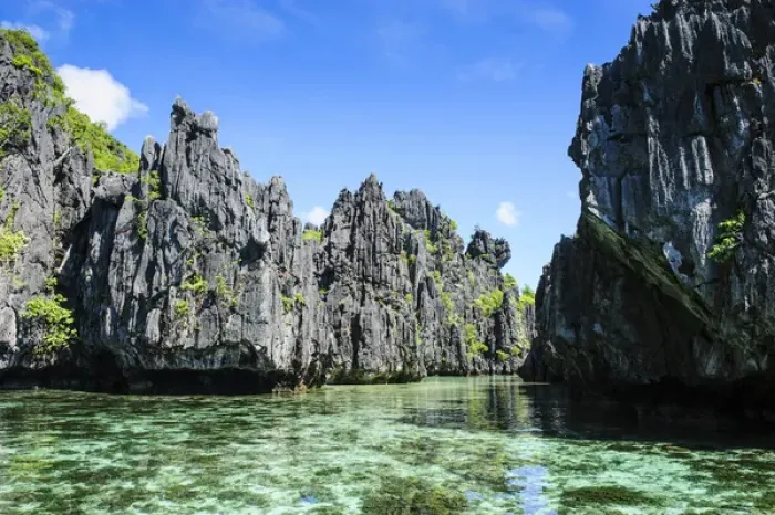 Framed Print : Crystal clear water in the Bacuit archipelago, Palawan, Philippines