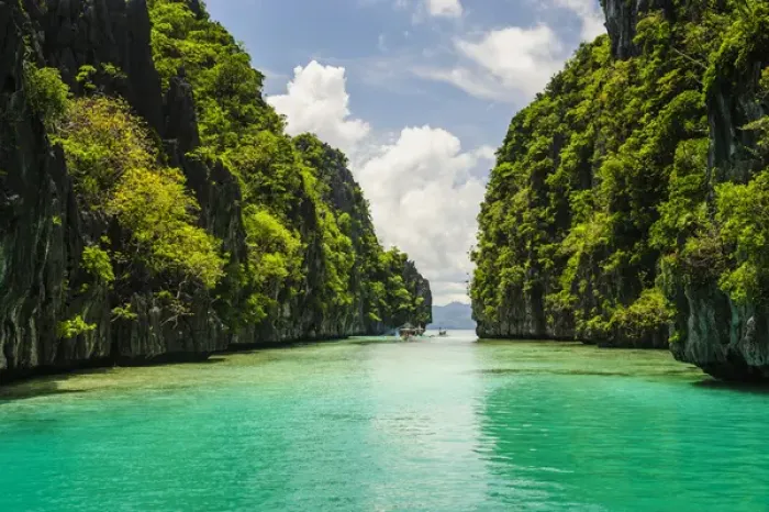 Framed Print : Crystal clear water in the Bacuit archipelago, Palawan, Philippines Framed Print : Crystal clear water in the Bacuit archipelago, Palawan, Philippines