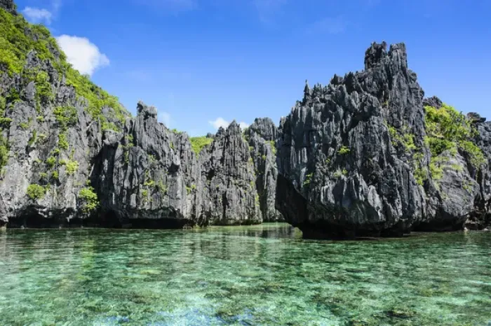 Framed Print : Crystal clear water in the Bacuit archipelago, Palawan, Philippines Framed Print : Crystal clear water in the Bacuit archipelago, Palawan, Philippines
