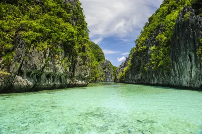 Framed Print : Crystal clear water in the Bacuit archipelago, Palawan, Philippines Framed Print : Crystal clear water in the Bacuit archipelago, Palawan, Philippines