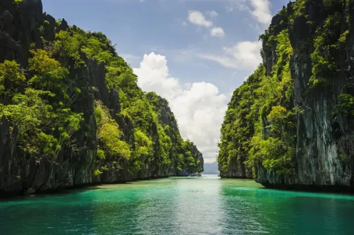 Framed Print : Crystal clear water in the Bacuit archipelago, Palawan, Philippines
