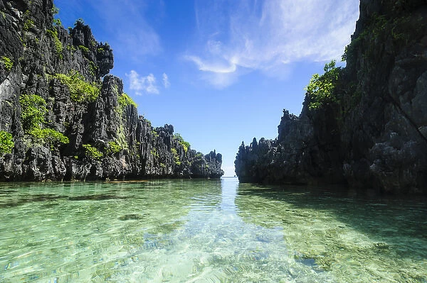 Crystal clear water in the Bacuit archipelago, Palawan, Philippines
