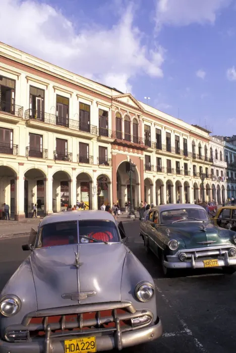 Framed Print : Cuba, Havana. Classic 1950s autos