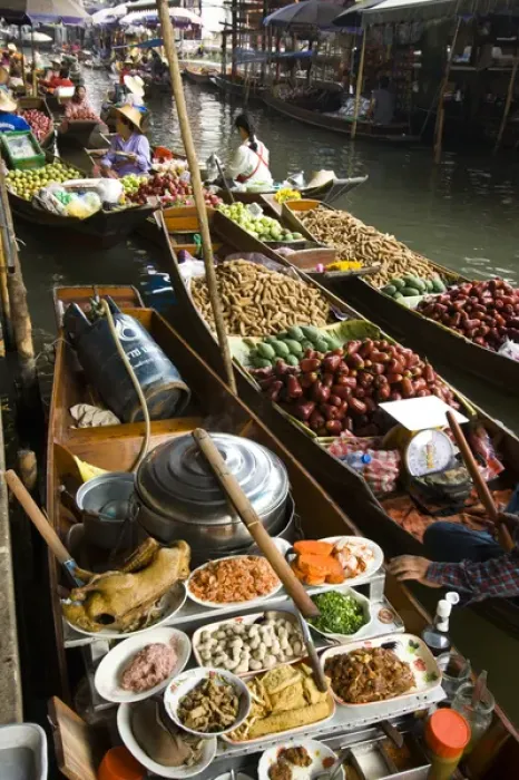 Framed Print : Damnoen Saduak Floating Market, 2 hours Southeast of Bangkok, Ratchaburi province Framed Print : Damnoen Saduak Floating Market, 2 hours Southeast of Bangkok, Ratchaburi province