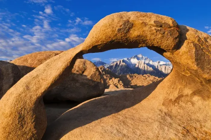 Framed Print : Dawn light on Lone Pine Peak through Mobius Arch, Alabama Hills, Inyo National Forest Framed Print : Dawn light on Lone Pine Peak through Mobius Arch, Alabama Hills, Inyo National Forest