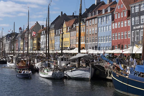 Denmark, Copenhagen, Nyhavn district in city center. Colorful 17th and 18th century buildings