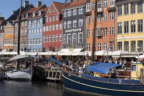 Denmark, Copenhagen, Nyhavn district in city center. Colorful 17th and 18th century buildings