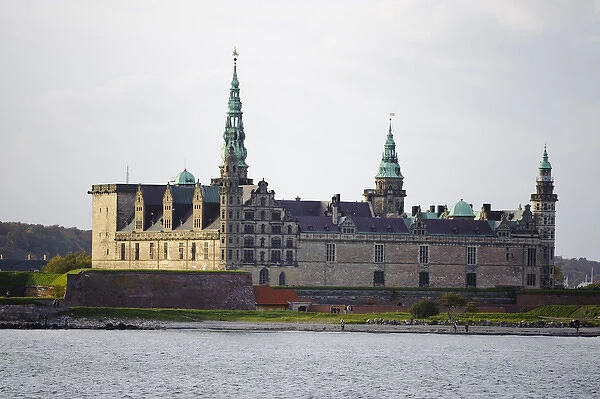Denmark, Sjaelland, Helsingor. Kronoborg castle at the entry to the port (harbor)