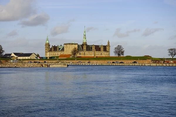 Denmark, Sjaelland, Helsingor. Kronoborg castle at the entry to the port (harbor) in Helsingor