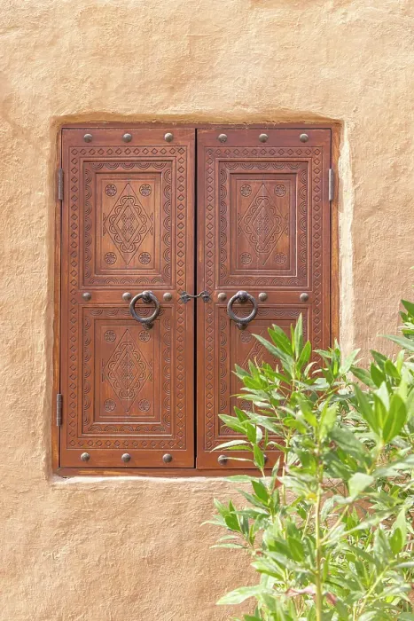 Framed Print : Diriyah, Riyadh, Saudi Arabia. Decorative carved wooden window shutters in the Diriyah area of Riyadh Framed Print : Diriyah, Riyadh, Saudi Arabia. Decorative carved wooden window shutters in the Diriyah area of Riyadh