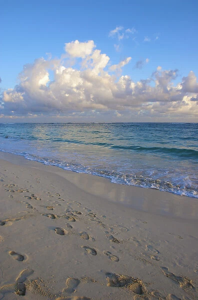 Dominican Republic, La Altagracia, Punta Cana, Bavaro Beach, sunrise
