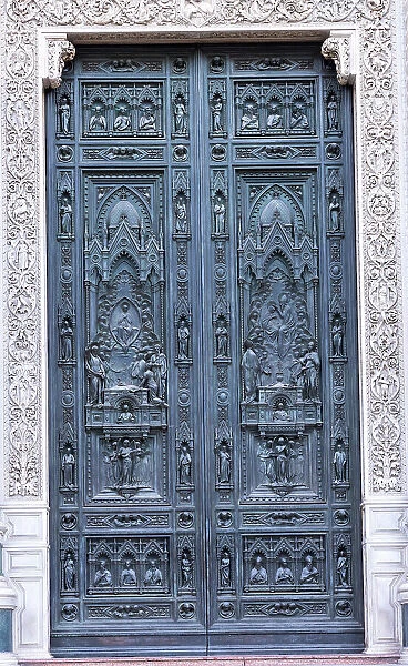 Front door. Duomo Santa Maria del Fiore. Tuscany, Italy