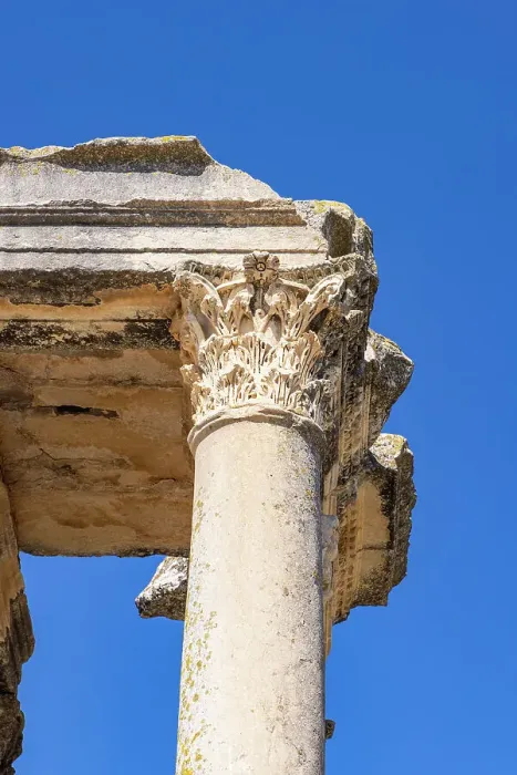 Framed Print : Dougga, Beja, Tunisia. Column at the Temple of Juno Caelestis at the Roman ruins