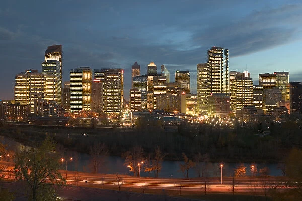 02. Canada, Alberta, Calgary: Downtown Calgary, Evening City View from Crescent Road NW
