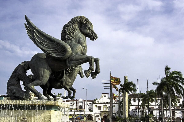 Dramatic and inspiring equine sculptures link Getsemani with El Centro districts of Cartagena