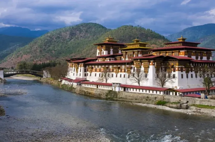 Framed Print : The dsong or castle of Punakha, Bhutan, Asia Framed Print : The dsong or castle of Punakha, Bhutan, Asia