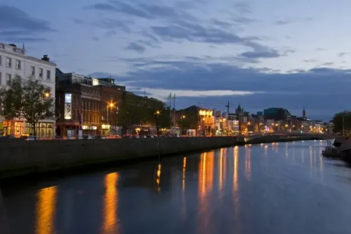 Framed Print : Dublin, Ireland. Evening descends along the River Liffey Framed Print : Dublin, Ireland. Evening descends along the River Liffey