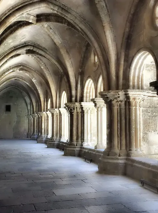 Framed Print : The early 12 century cloister in the old Cathedral (Se Velha) Framed Print : The early 12 century cloister in the old Cathedral (Se Velha)