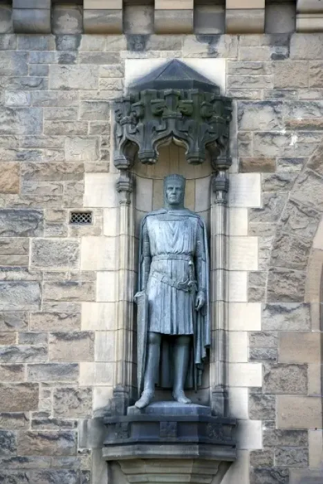 Framed Print : Edinburgh, Scotland. The knights stand gaurd over the entrance to Edinburgh Castle Framed Print : Edinburgh, Scotland. The knights stand gaurd over the entrance to Edinburgh Castle
