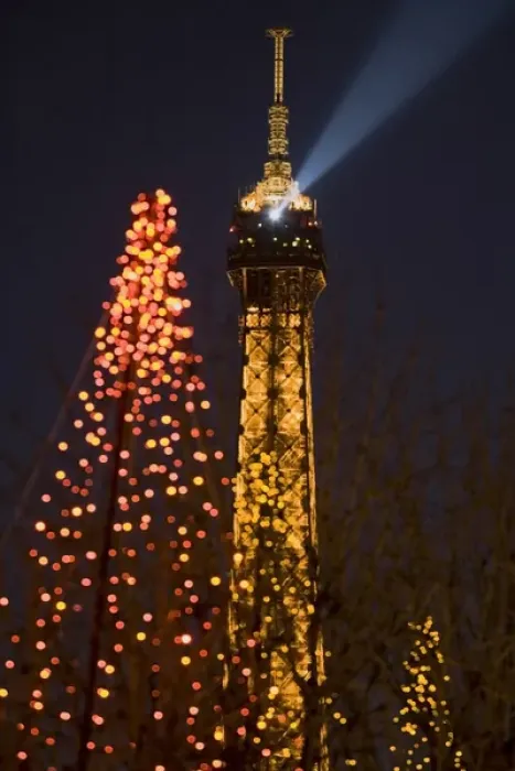 Framed Print : Eiffel Tower, Christmas lights, Paris, France Framed Print : Eiffel Tower, Christmas lights, Paris, France