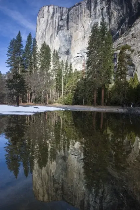 Framed Print : El Capitan reflected in a small lake in Yosemite valley - Yosemite National Park Framed Print : El Capitan reflected in a small lake in Yosemite valley - Yosemite National Park