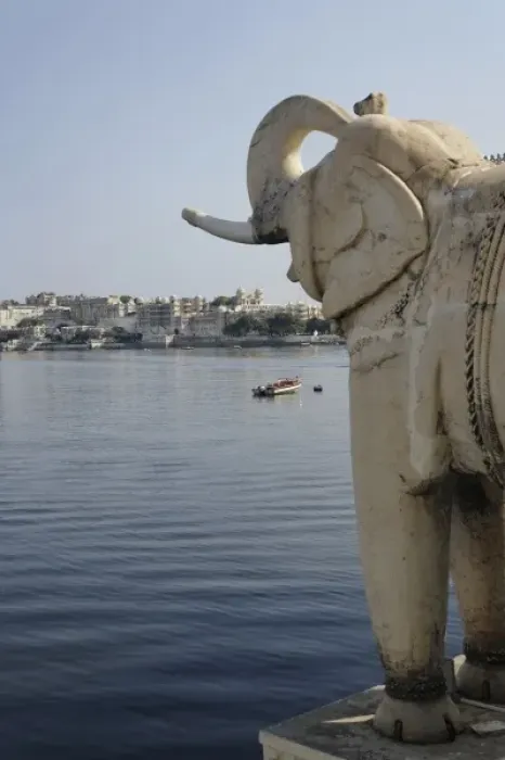 Framed Print : Elephant statue, Jag Mindar Palace, Lake Pichola, Udaipur, India Framed Print : Elephant statue, Jag Mindar Palace, Lake Pichola, Udaipur, India