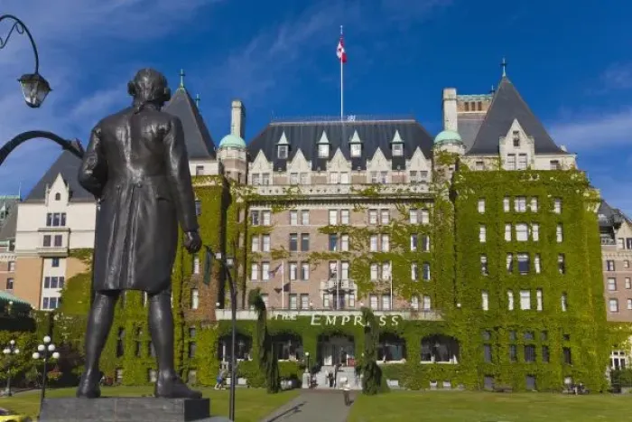 Framed Print : Empress Hotel and statue of Captain James Cook, Victoria, Vancouver Island, British Columbia Framed Print : Empress Hotel and statue of Captain James Cook, Victoria, Vancouver Island, British Columbia