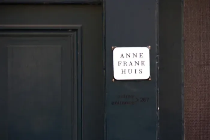 Framed Print : The enterance to the Anne Frank Huis (House) Framed Print : The enterance to the Anne Frank Huis (House)