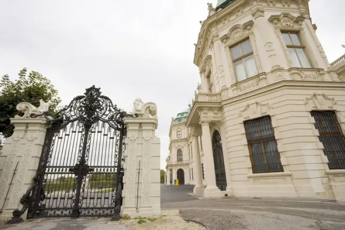 Framed Print : Entrance gate to the Belevedere Palace, Vienna, Austria Framed Print : Entrance gate to the Belevedere Palace, Vienna, Austria