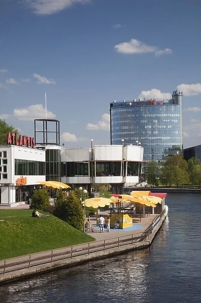 Estonia, Southeastern Estonia, Tartu, Atlantis Cafe on the Emajogi River