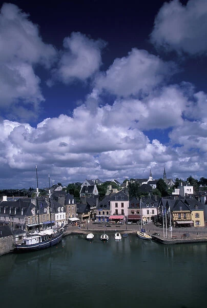 EU, France, Brittany, Morbihan, Auray. Port view, Quartier St Goustan