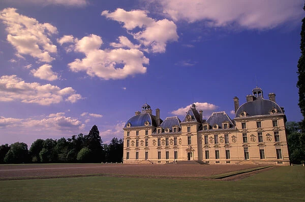 EU, France, Loire Valley, Loir-et-Cher. Chateau de Cheverny, Front Entrance