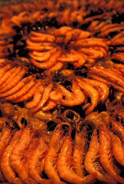 EU, France, Provence, Bouches-du-Rhone, Aix-en-Provence, Shrimp in Paelia, market