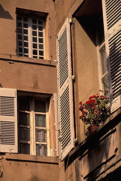 EU, France, Provence, Bouches-du-Rhone, Aix-en-Provence. Window in Old Aix
