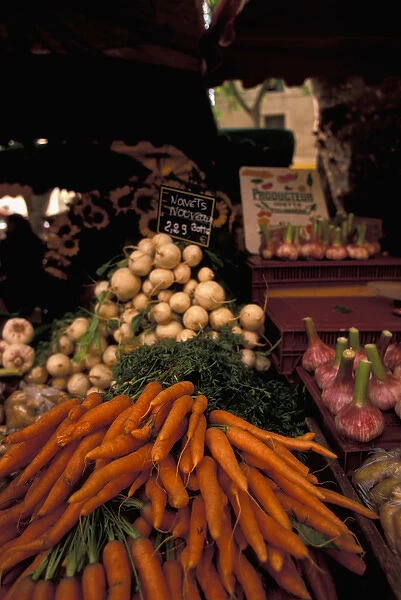 EU, France, Provence, Bouches-du-Rhone, Aix-en-Provence. Produce market