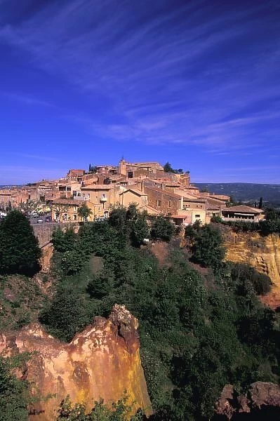 EU, France, Provence, Vaucluse, Rousillon. Morning town view from Chausee des Geants