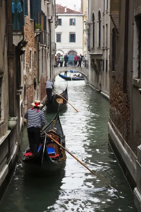 Framed Print : Euorpe; Italy; Venice; Gondoliers In back Canal of Venice Framed Print : Euorpe; Italy; Venice; Gondoliers In back Canal of Venice