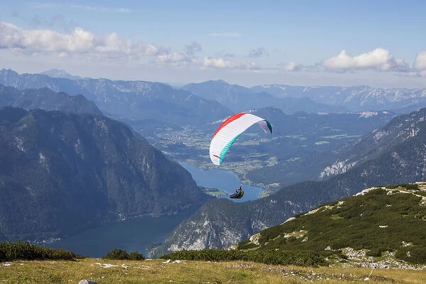 Europe, Austria, Dachstein, Paraglider soaring above Lake Hallstatt