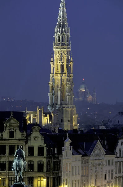 Europe, Belgium, Brabant, Brussels Evening view, Hotel de Ville and city