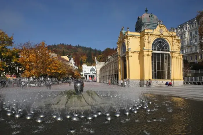 Framed Print : Europe, Czech Republic, Marianske Lazne. Singing Fountain with Colonnade in the background