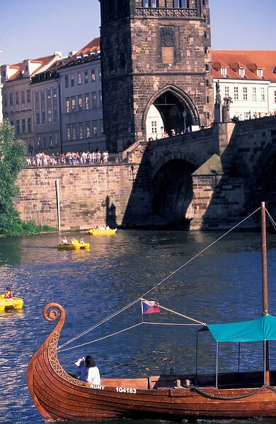Europe, Czech Republic, Prague, Castle and traditional river boat