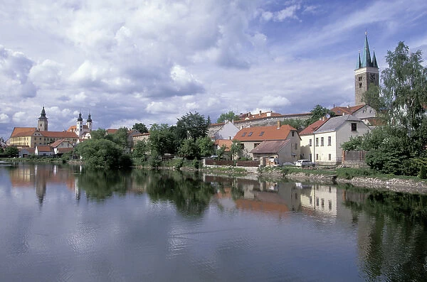 Europe, Czech Republic, South Moravia, Telc Town view from Ulicky Pond