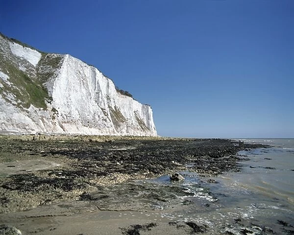 Europe, England, Dover. The White Cliffs of Dover face the Straits of Dover and France in Co