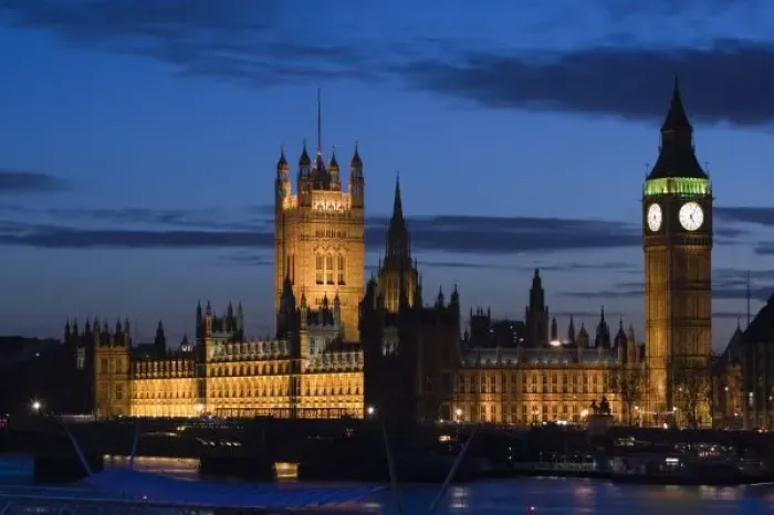 Framed Print : Europe, ENGLAND, London: Houses of Parliament / Evening Framed Print : Europe, ENGLAND, London: Houses of Parliament / Evening